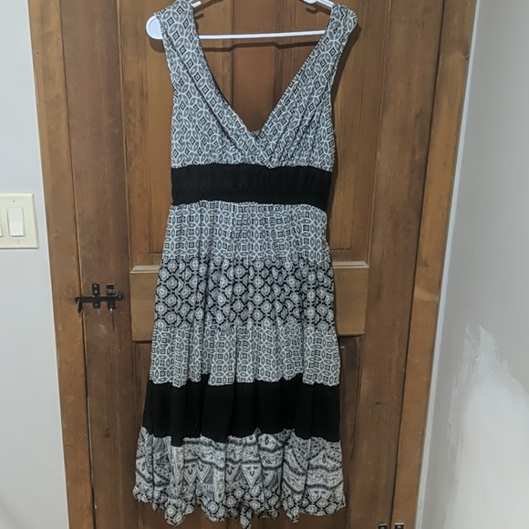 Plus size knee length geometric dress - Picture 1 of 3